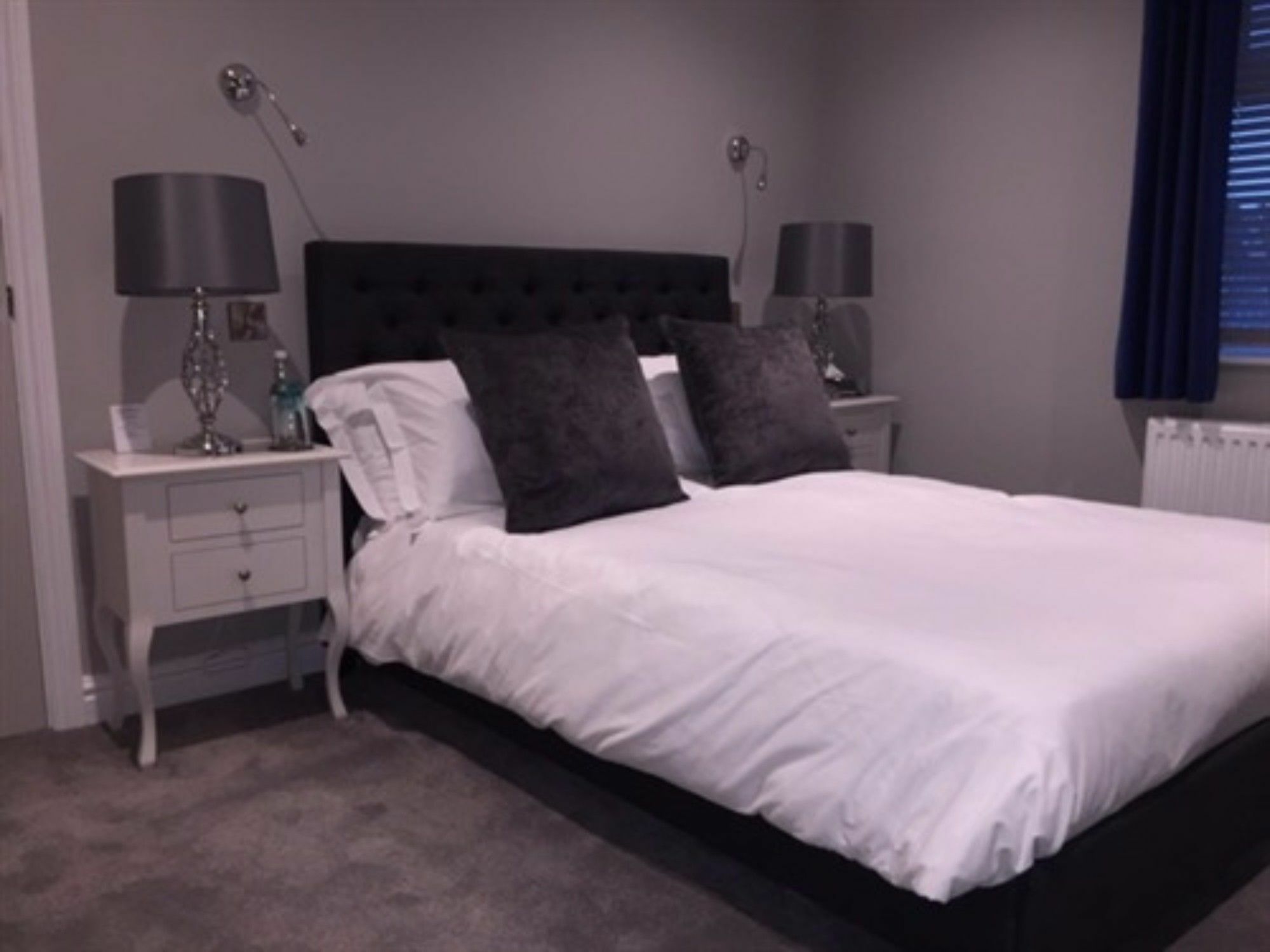 The Lansdowne Guest House Bourton-on-the-Water Zewnętrze zdjęcie A bedroom at the hotel